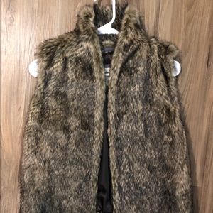 NWT Faux Fur Women’s Abercrombie Vest Size Small
